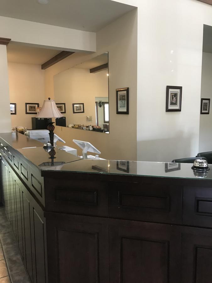Nirvana Inn & Grill エレンズバーグ エクステリア 写真