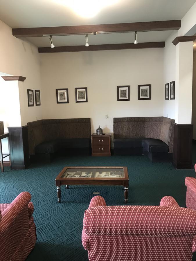 Nirvana Inn & Grill エレンズバーグ エクステリア 写真