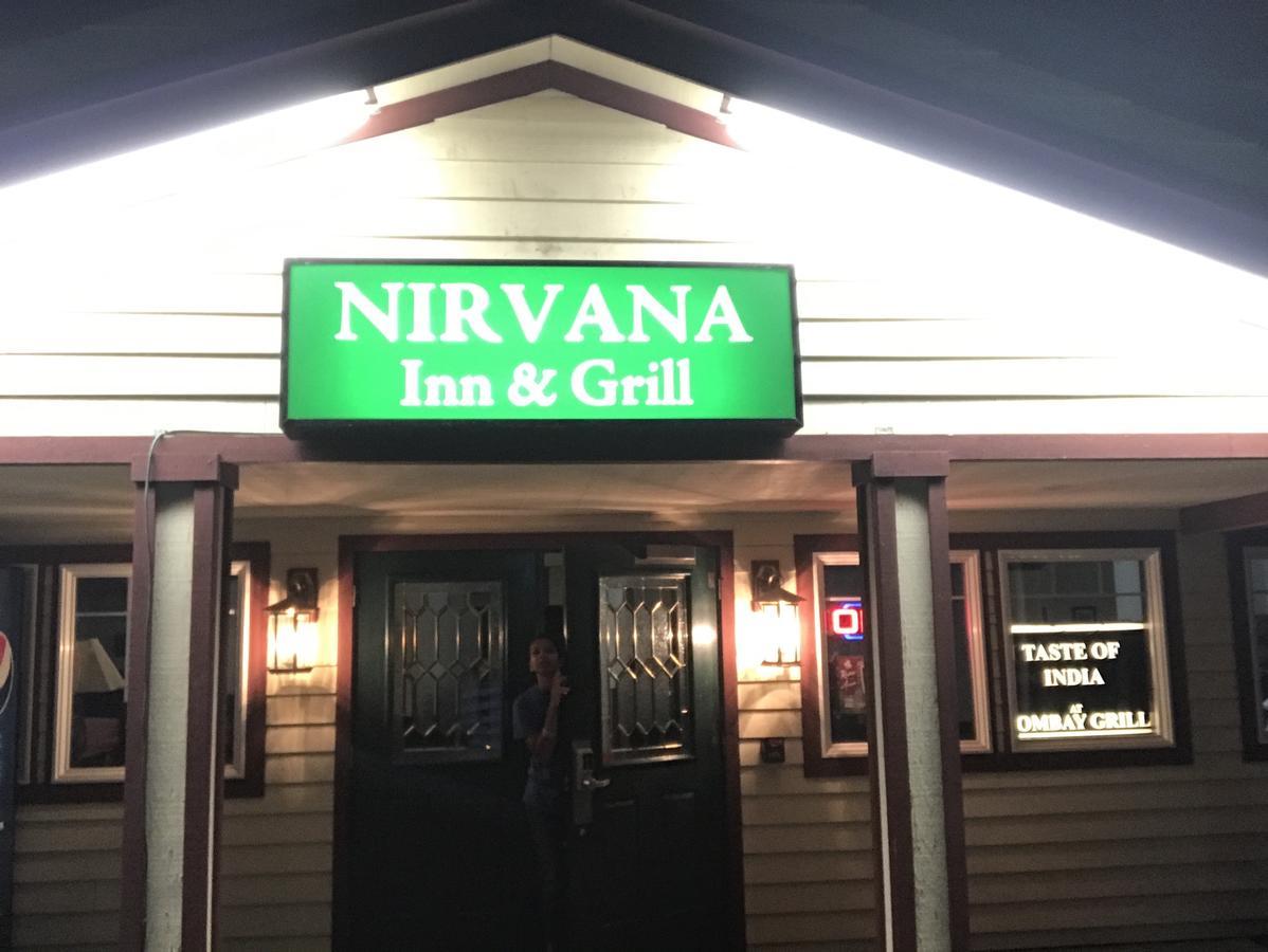 Nirvana Inn & Grill エレンズバーグ エクステリア 写真